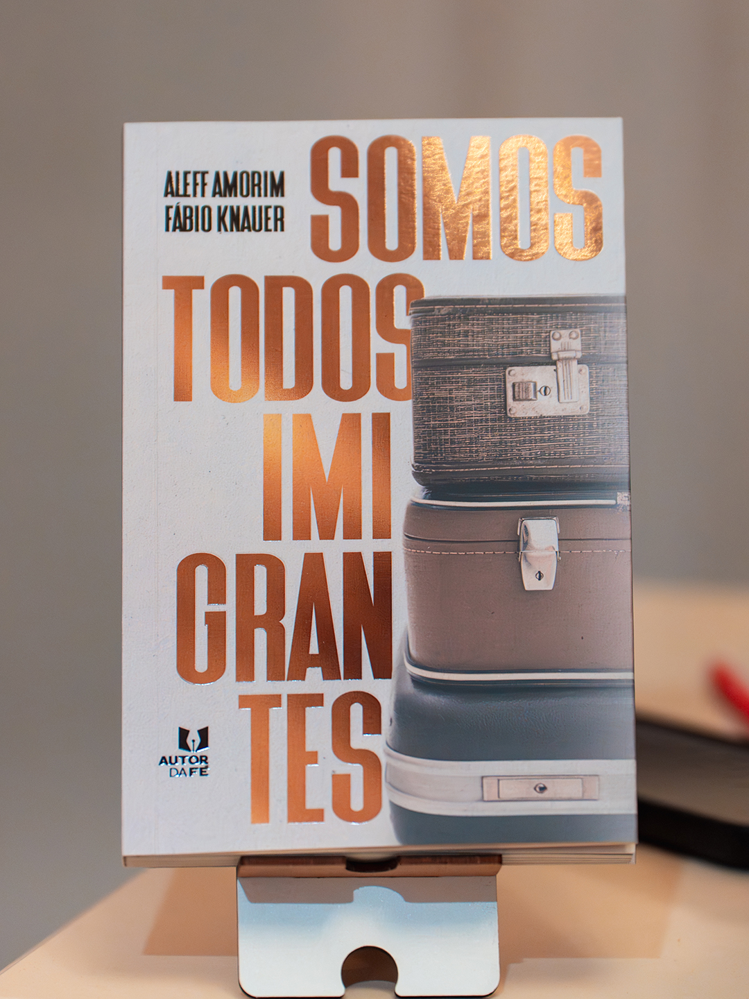 Capa de Somos Todos Imigrantes