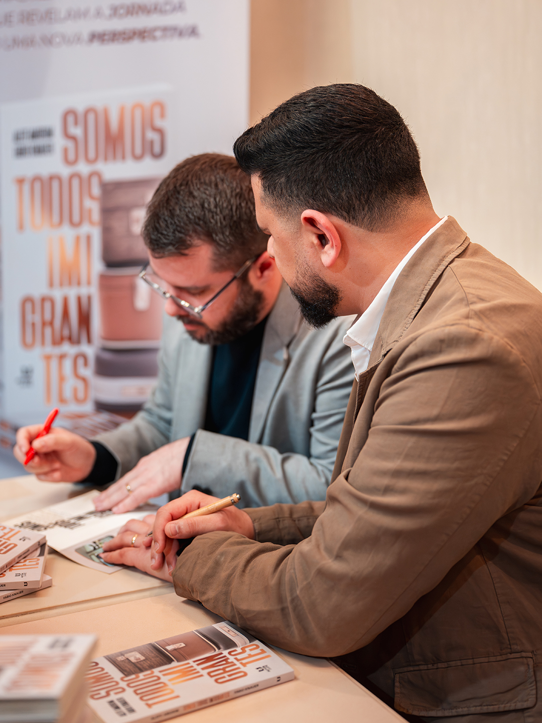 Autografando livros com Fábio Knauer